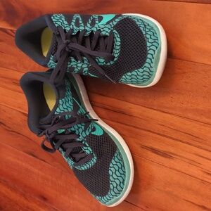 Women's Nike Free Teal Sneakers